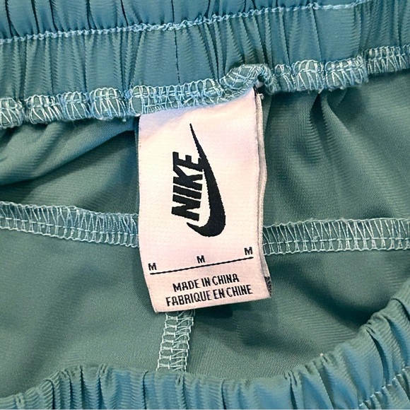 Nike Athletic Training Teal Shorts Size Medium - Picture 4 of 5